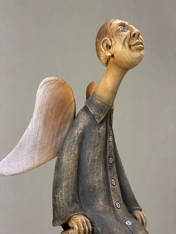 Medinė angelo skulptūra, rankų darbo kūrinys iš natūralaus medžio